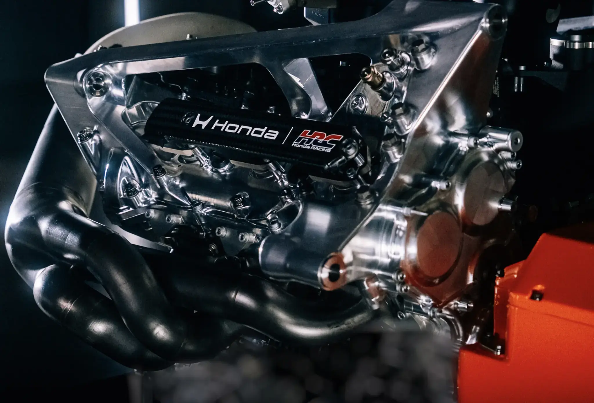 Bemutatták Alonso idei autójának motorját, de azért mindent nem fedett fel a Honda