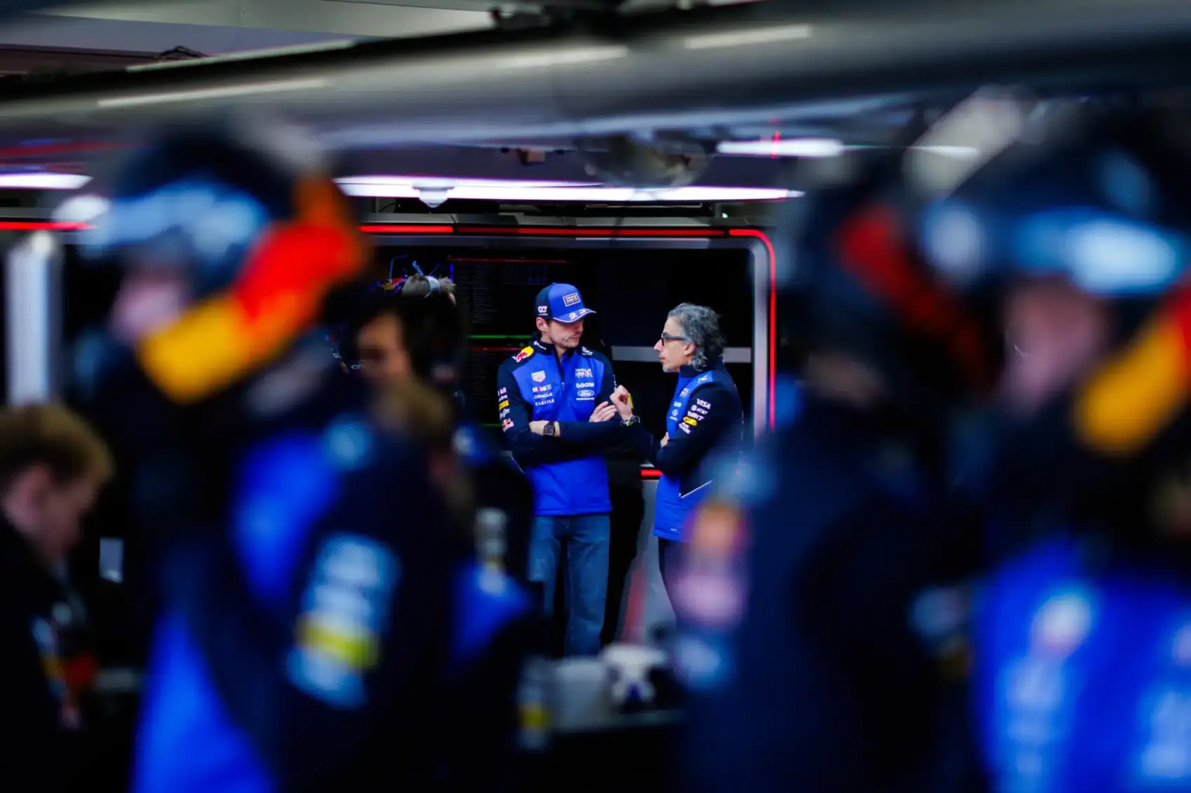 Fejfájás és álmatlan éjszakák – a Red Bull néha a garázsból is nehezen fog kiállni