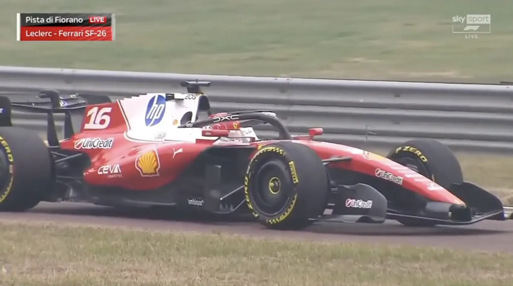 Hamilton után Leclerc alatt is megállt a Ferrari Fioranóban (videó)