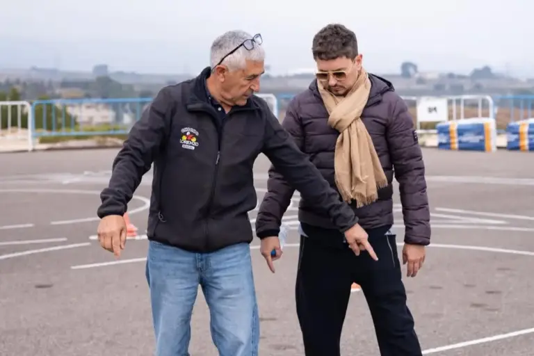 „Ezért még megfizetsz” – Lorenzóék keményen visszavágtak a módszerüket bíráló expilótának