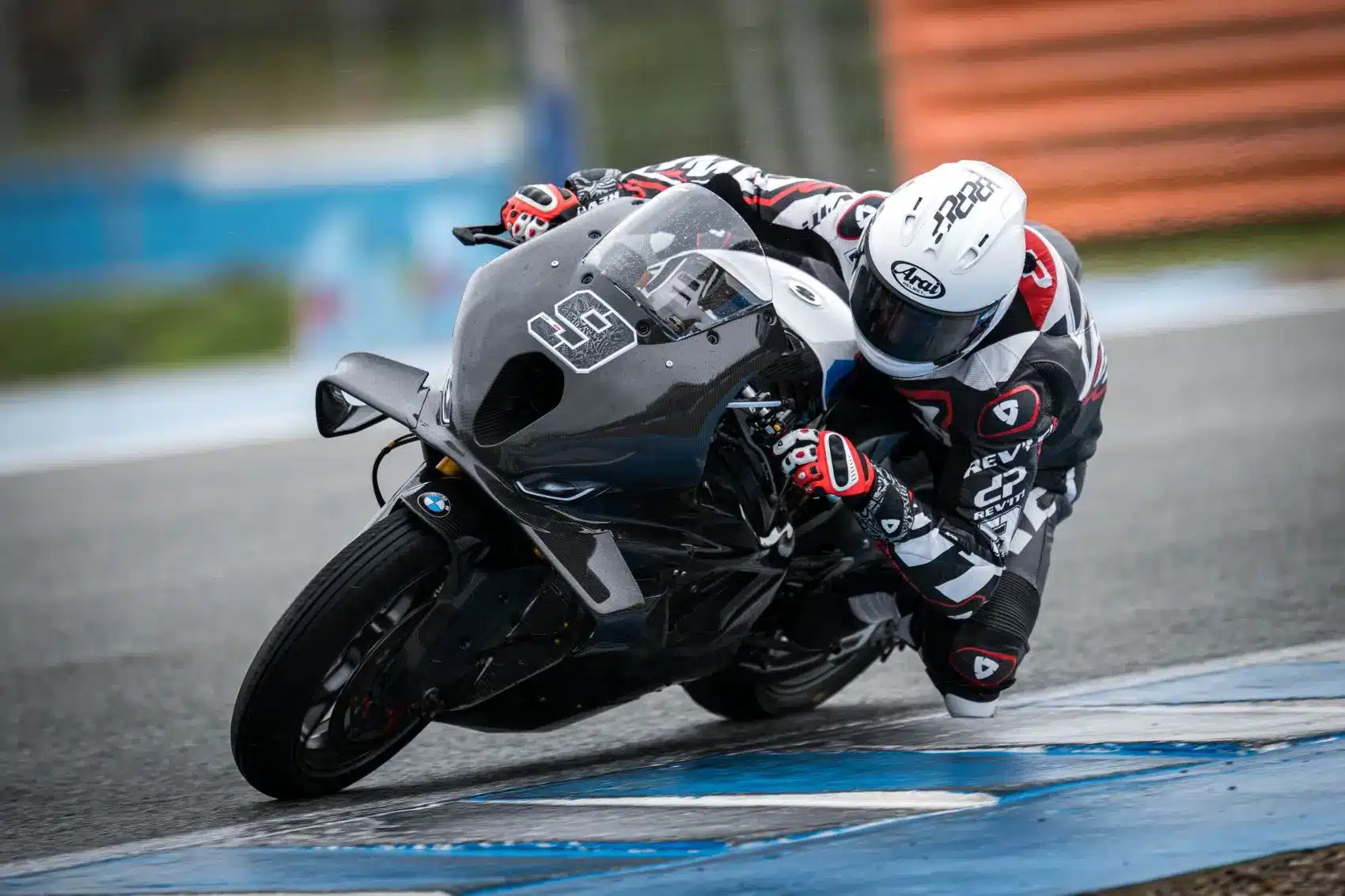 A BMW terveit is befolyásoló ítéletidő borzolhatja a kedélyeket a Superbike-vb portimãói tesztjén