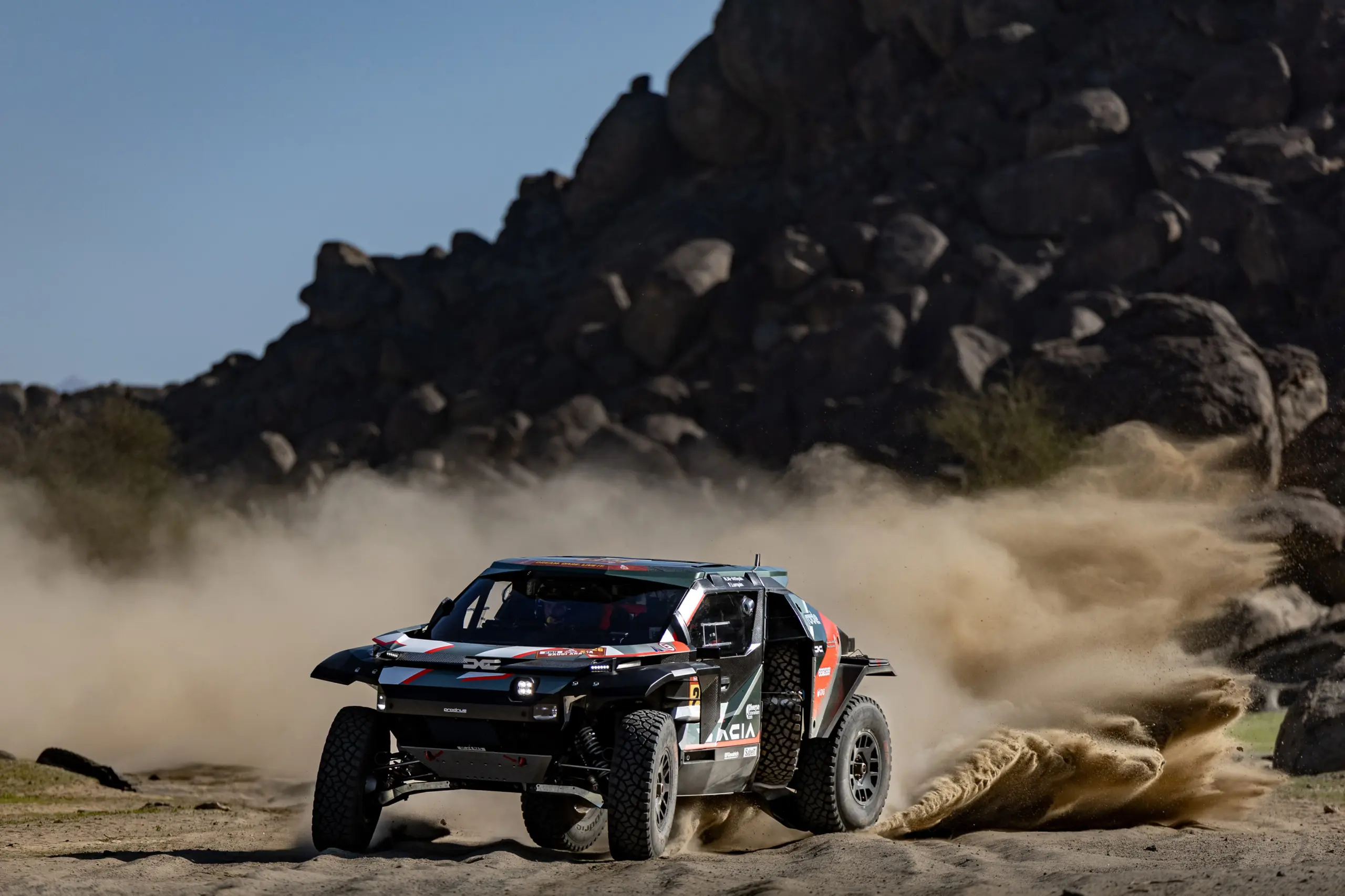 Al-Attiyah bajba került az utolsó napon, de megszerezte hatodik győzelmét a Dakaron