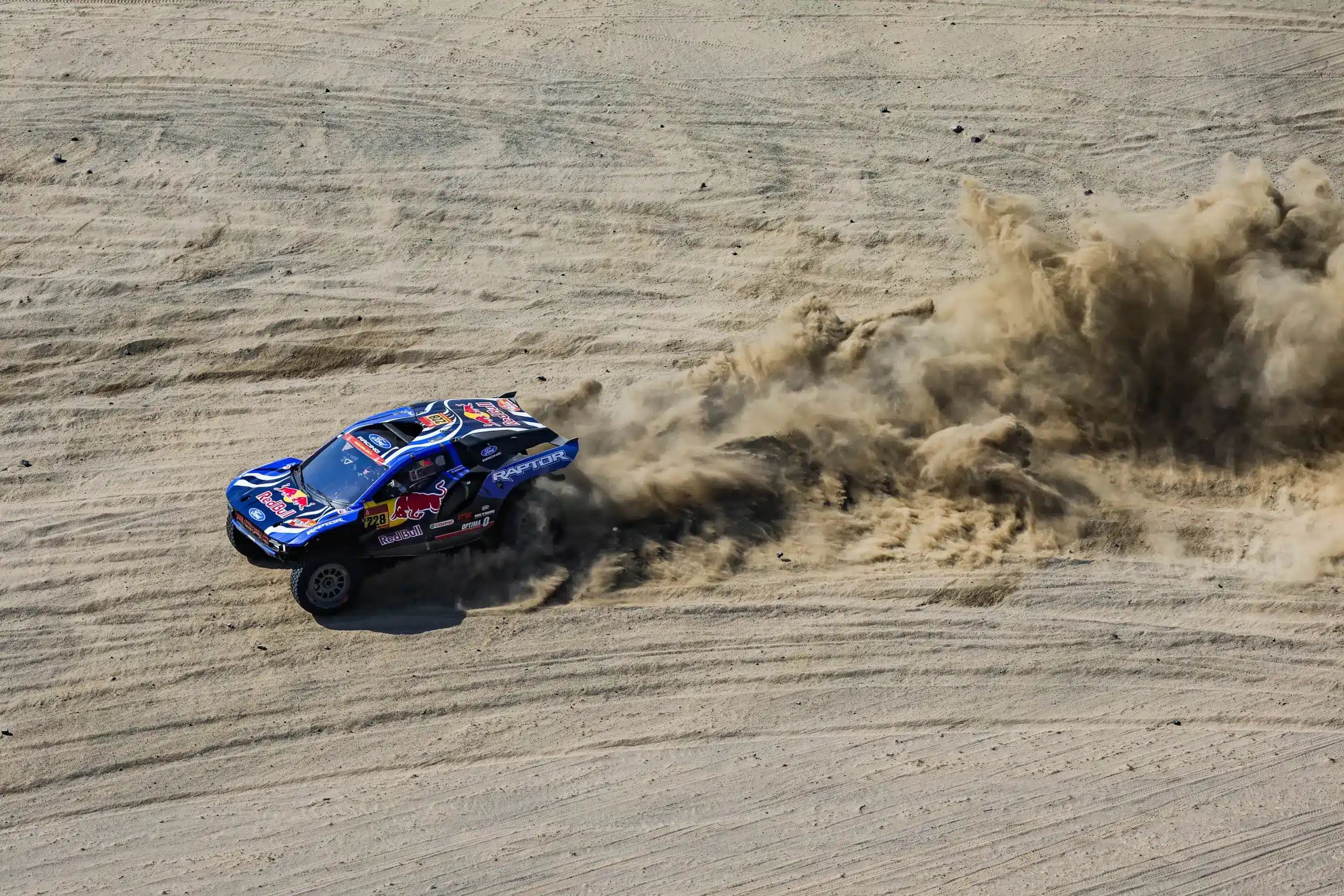 Az autósoknál a Fordok, a motorosoknál a KTM-es versenyzők vezetnek a Dakar 5. szakaszán