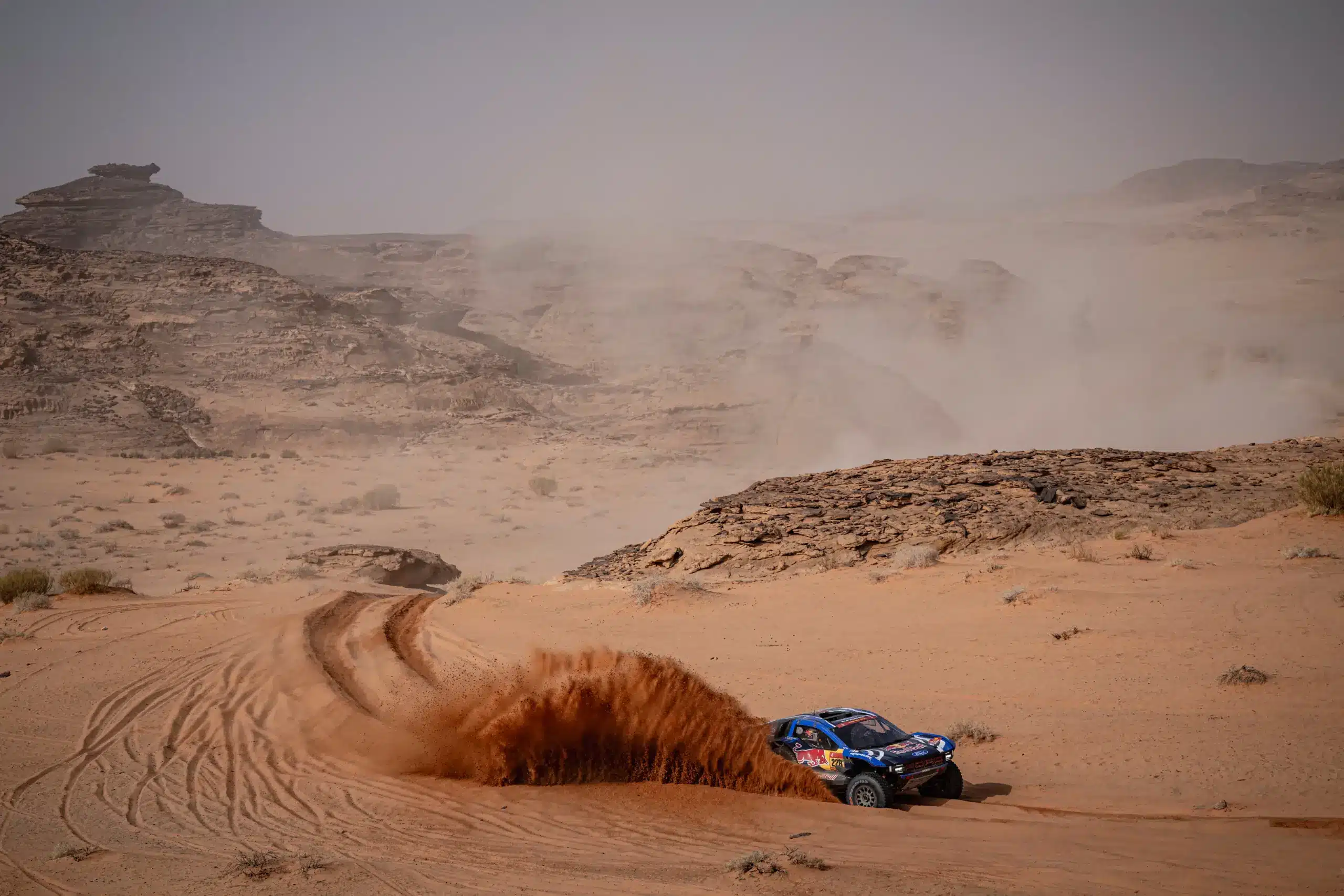 Teljesen felborult az autósok sorrendje a Dakar harmadik szakaszán, öt Ford az élen!