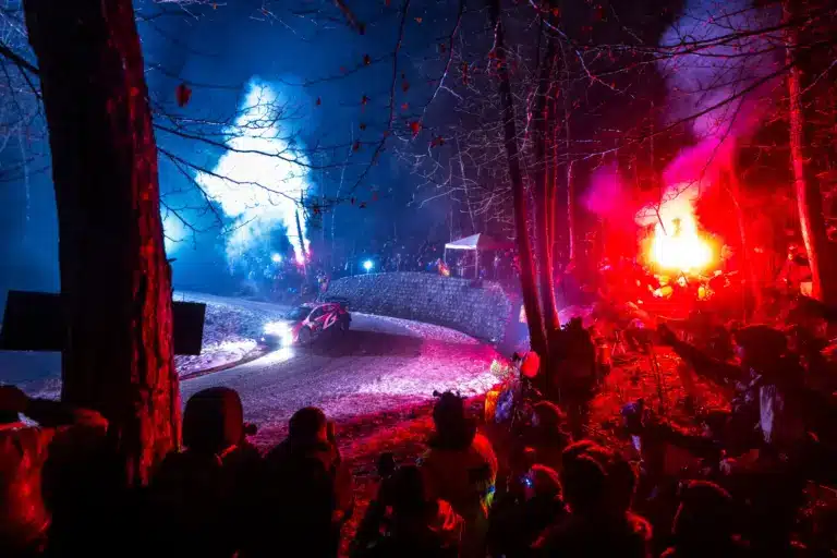 Solberg magabiztosan vezet, Neuville árokba hajtott a Montén péntek este