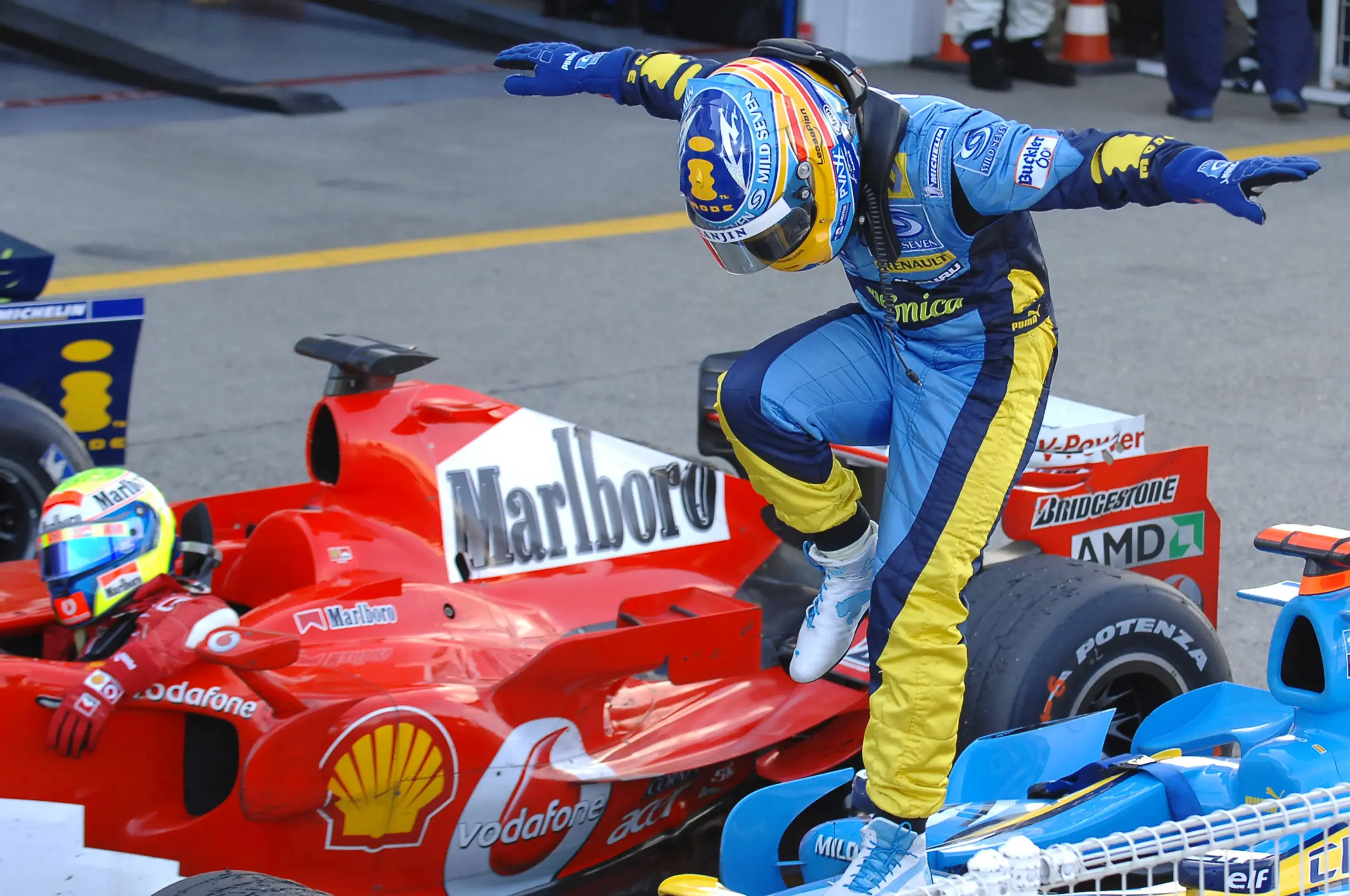 A fiatalok teszik újra trendivé Alonso két évtizeddel ezelőtti ünnepléseit