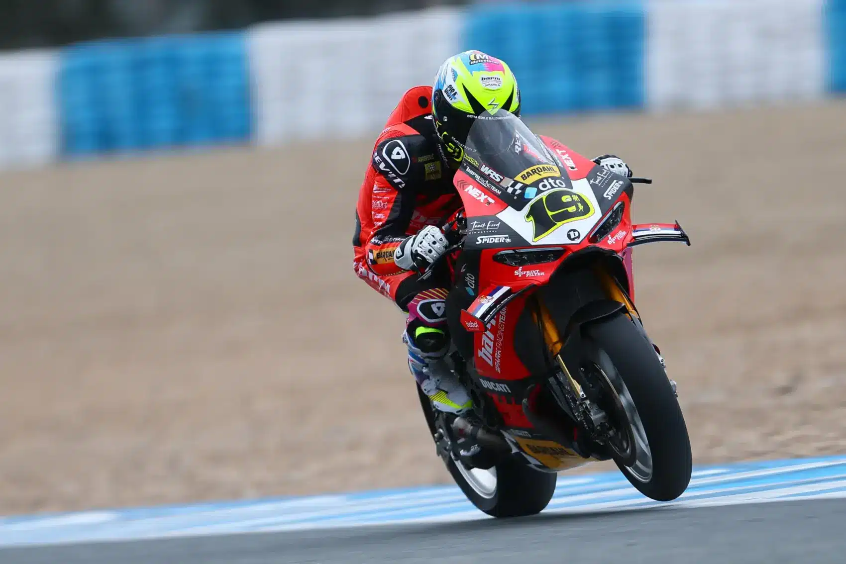 Idén még nagyobb extra súly lesz Bautista motorján – de ez akár előnyt is jelenthet a Ducatinak?