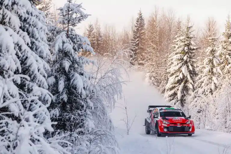 Evans visszavette a vezetést, Solberg átugrotta a Hyundai versenyzőit a Svéd Rallyn