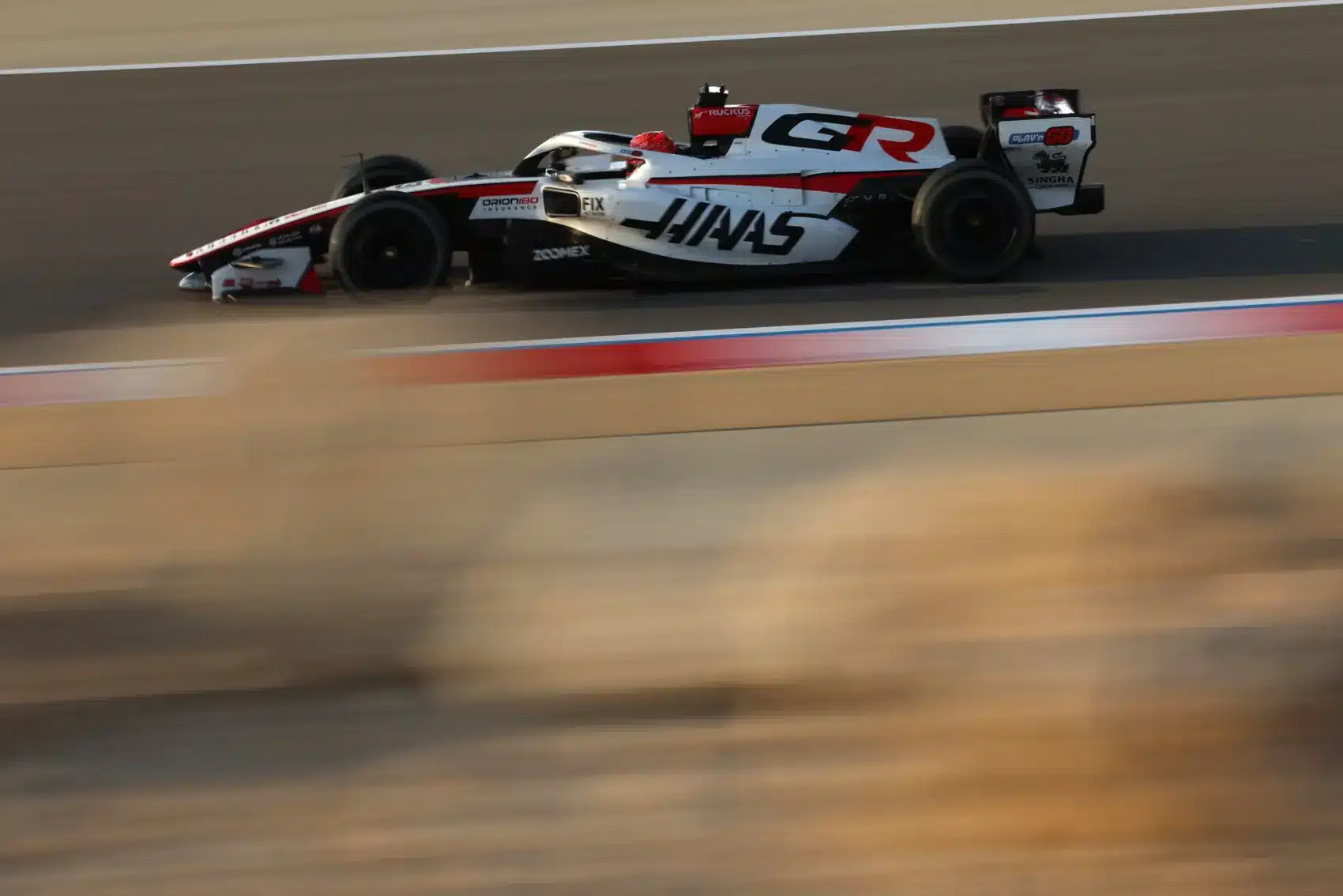 Mit tud kiolvasni egy tesztből egy korábbi F1-es versenyző a pálya mellől?