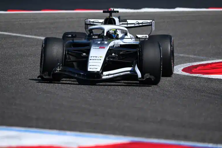 Kőműves Cadillac? – beleépített egy világbajnokot első F1-es autójába az új csapat