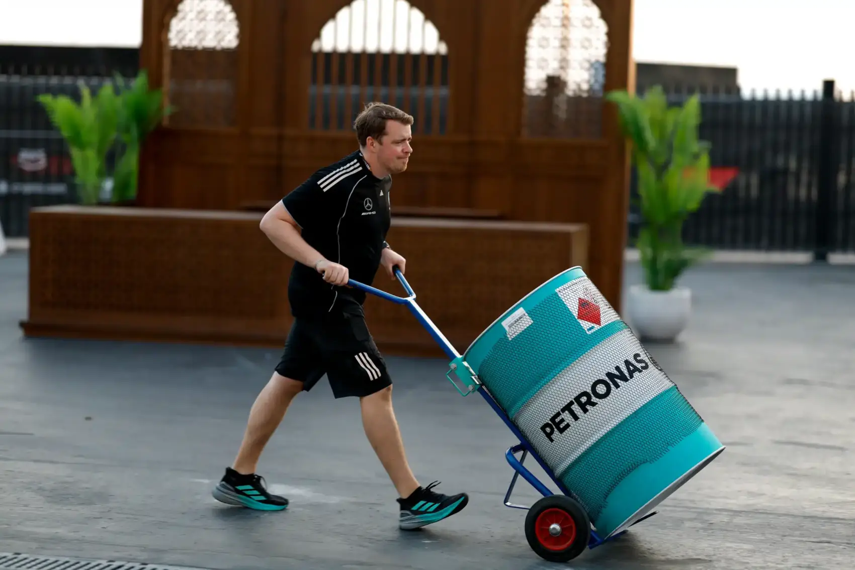 Az üzemanyaggal fogná vissza az F1 a Mercedes trükkös motorjait?