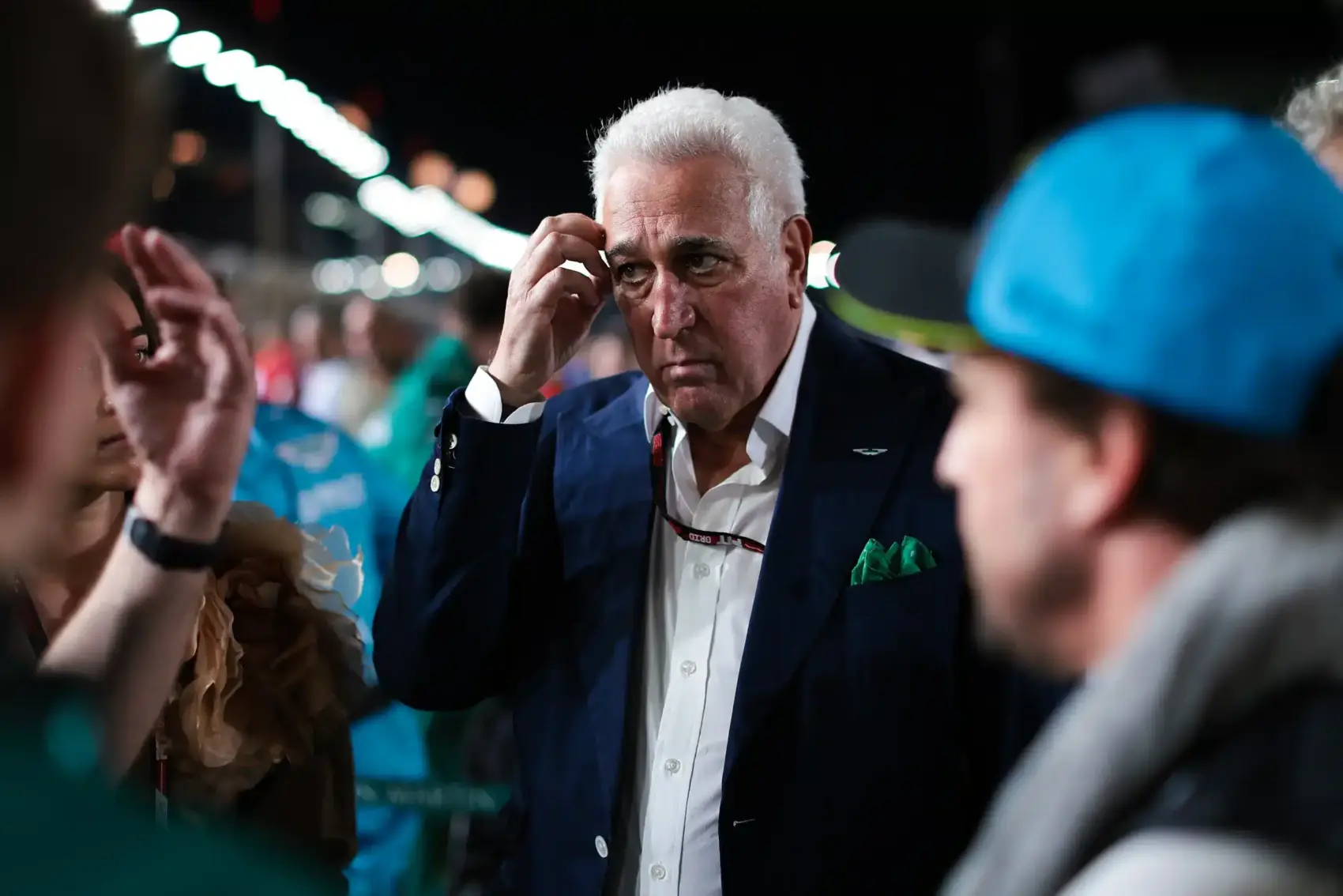 Miközben a pályán szenved a csapata, Stroll 50 millió fontért megveszi a nevét