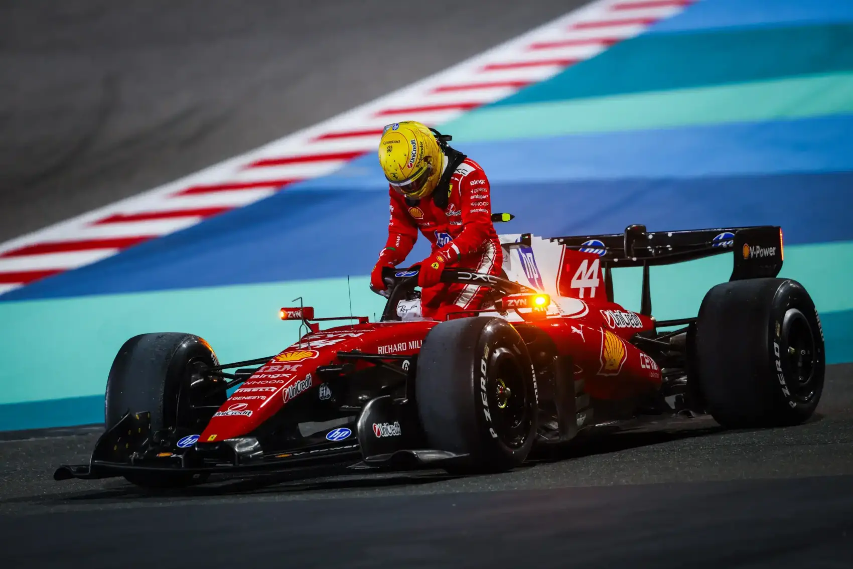 A Mercedes után a Ferrari előnyét is el akarják venni a riválisok