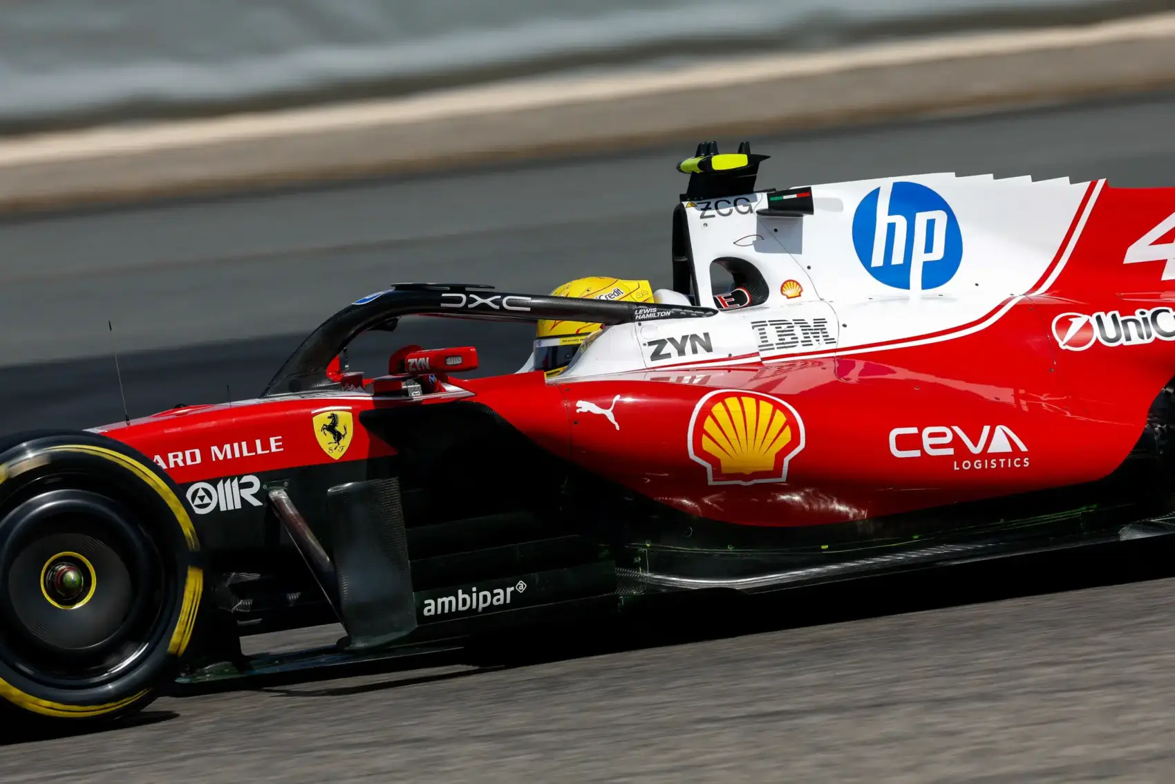 Hamilton át akarta verni a világot a Ferrari próbarajtjával?