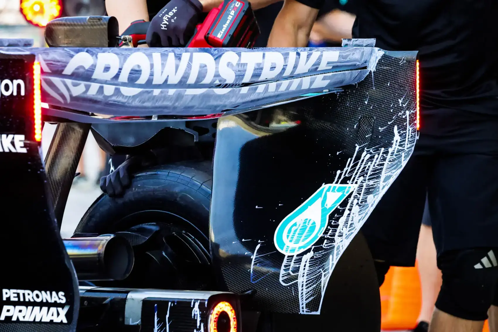 A Ferrari után a Mercedes is trükkös szárnnyal állt elő a bahreini F1-es teszten