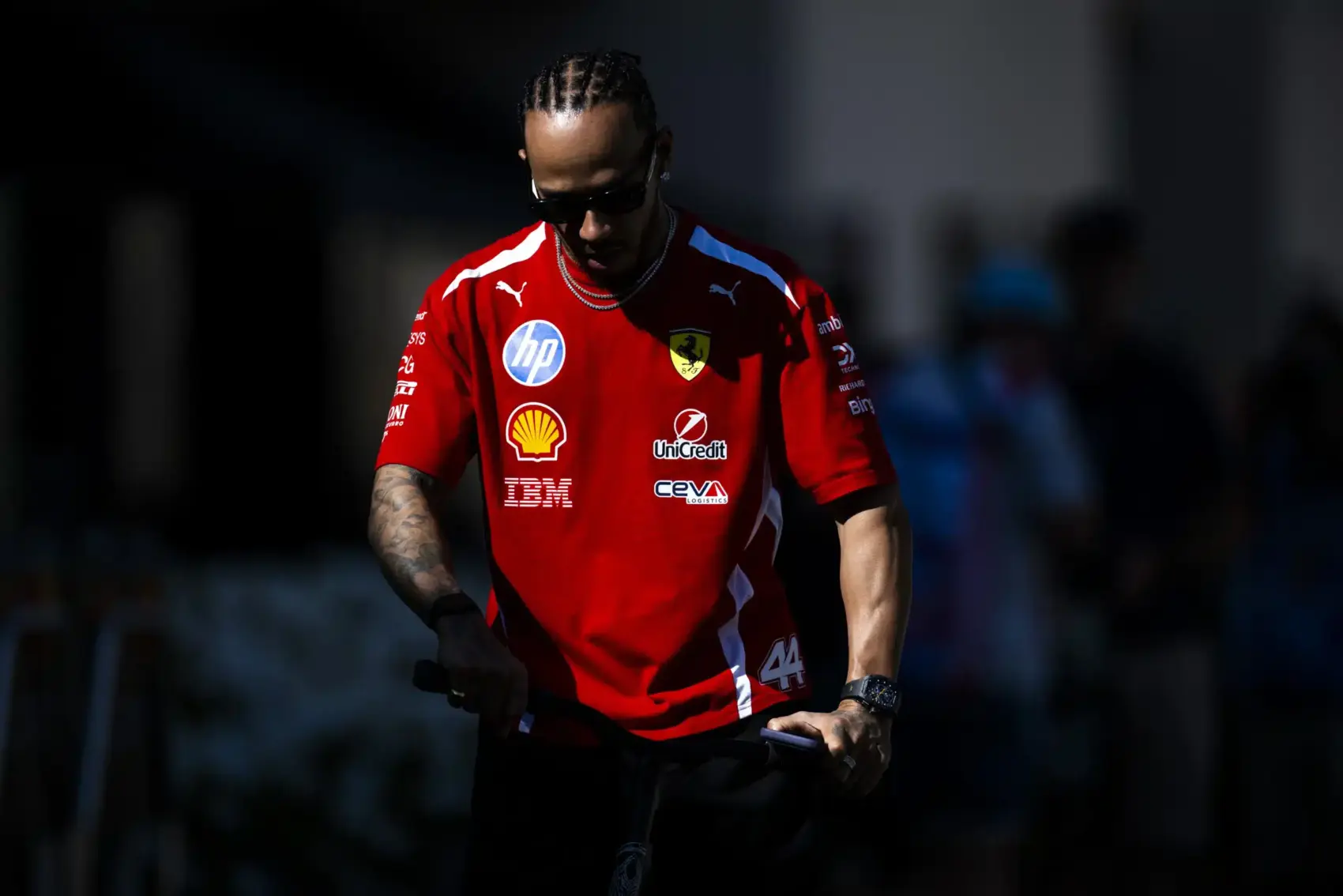 Hamilton örül, hogy most már a „saját” Ferrarijában ülhet