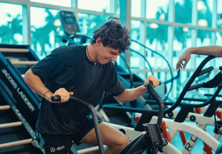 Itt az idő, hogy véget érjen a 20 éves hiátus? Új versenyző jelentkezett be F1-es futamgyőztesnek