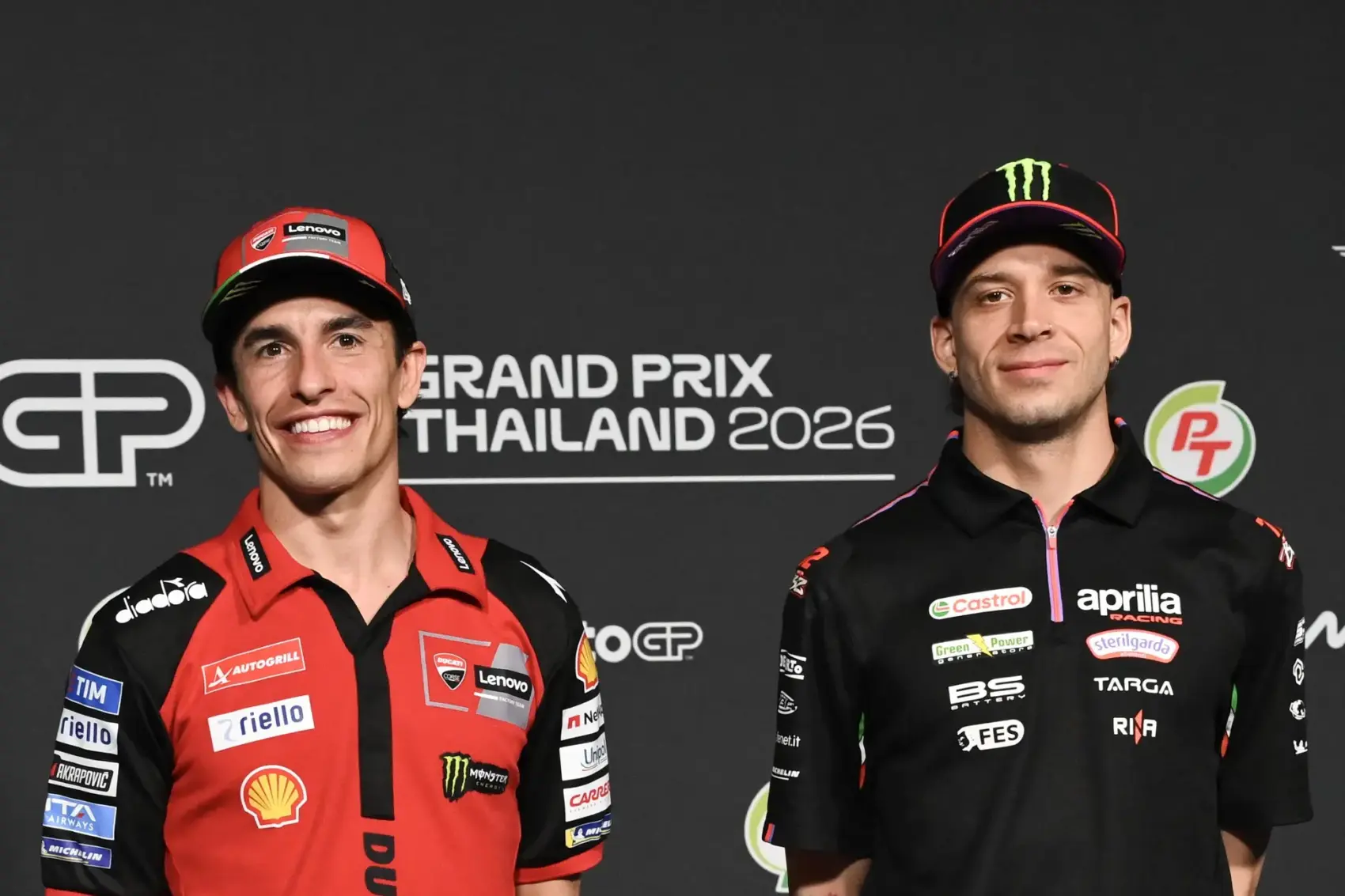 Egymásra mutogat Marc Márquez és Bezzecchi