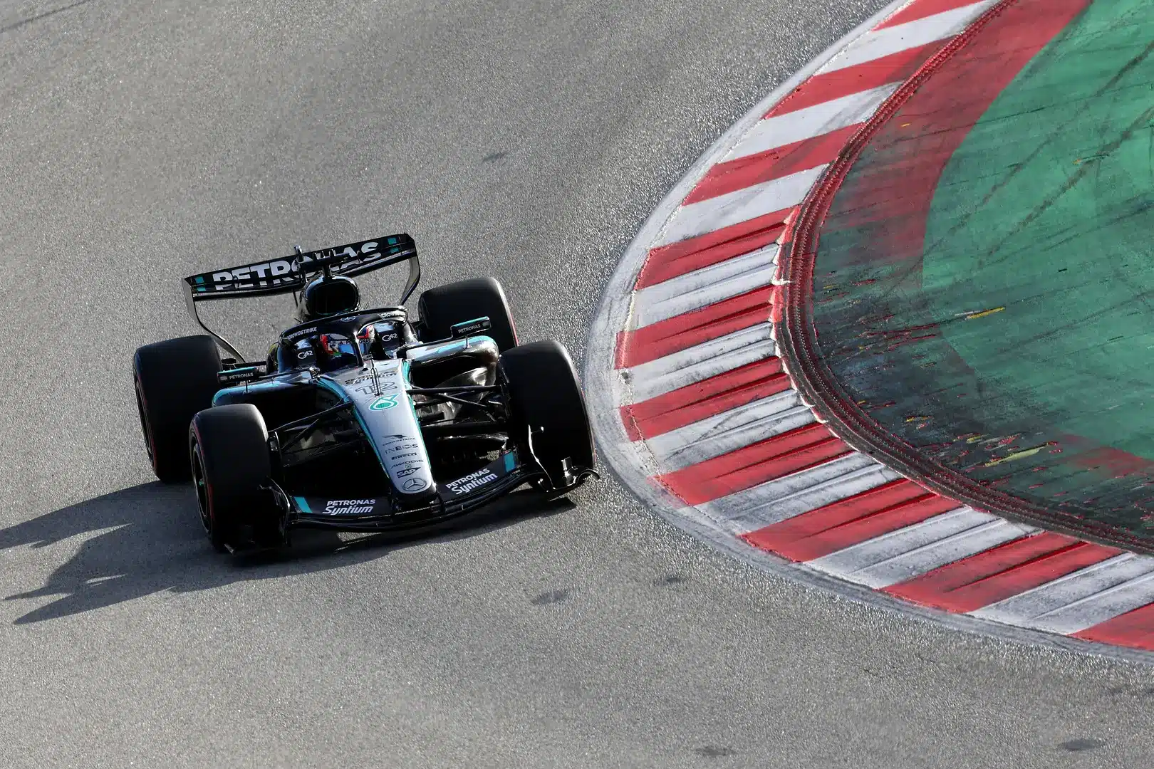 Lassabban kell menni a kanyarban az új F1-es autókkal, hogy gyorsabb legyél