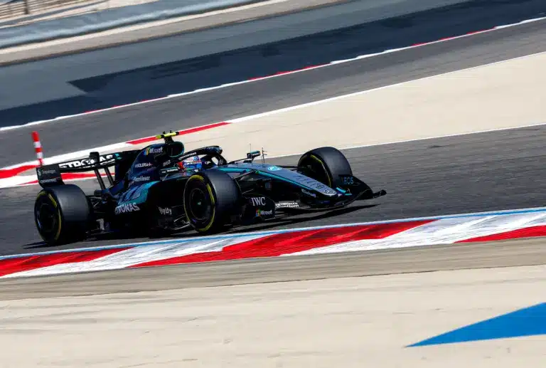 Újabb fordulat jöhet motorügyben, dupla csapással vennék el a Mercedes előnyét