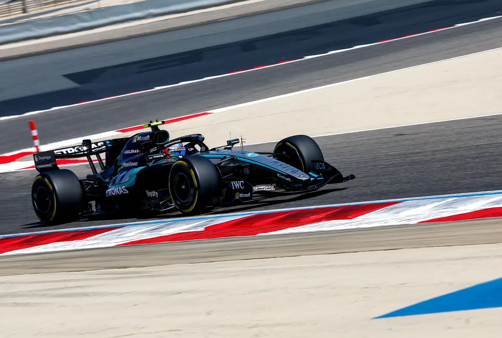 Újabb fordulat jöhet motorügyben, dupla csapással vennék el a Mercedes előnyét