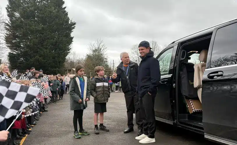 Gyerekek kedveskedtek verssel a világbajnok Norrisnak