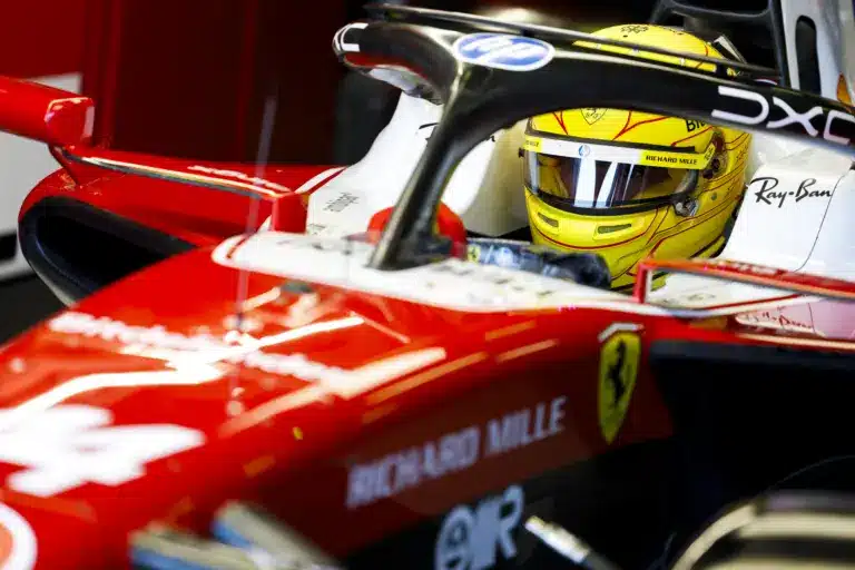 Miért nem azzal a versenymérnökkel dolgozik Hamilton, akit leigazoltak mellé?