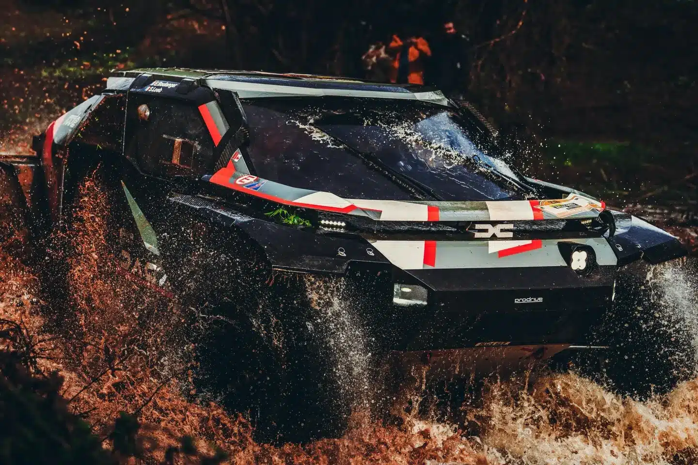 Loeb vezet, Sanders növelte előnyét, Al-Attiyah kiesett Portugáliában