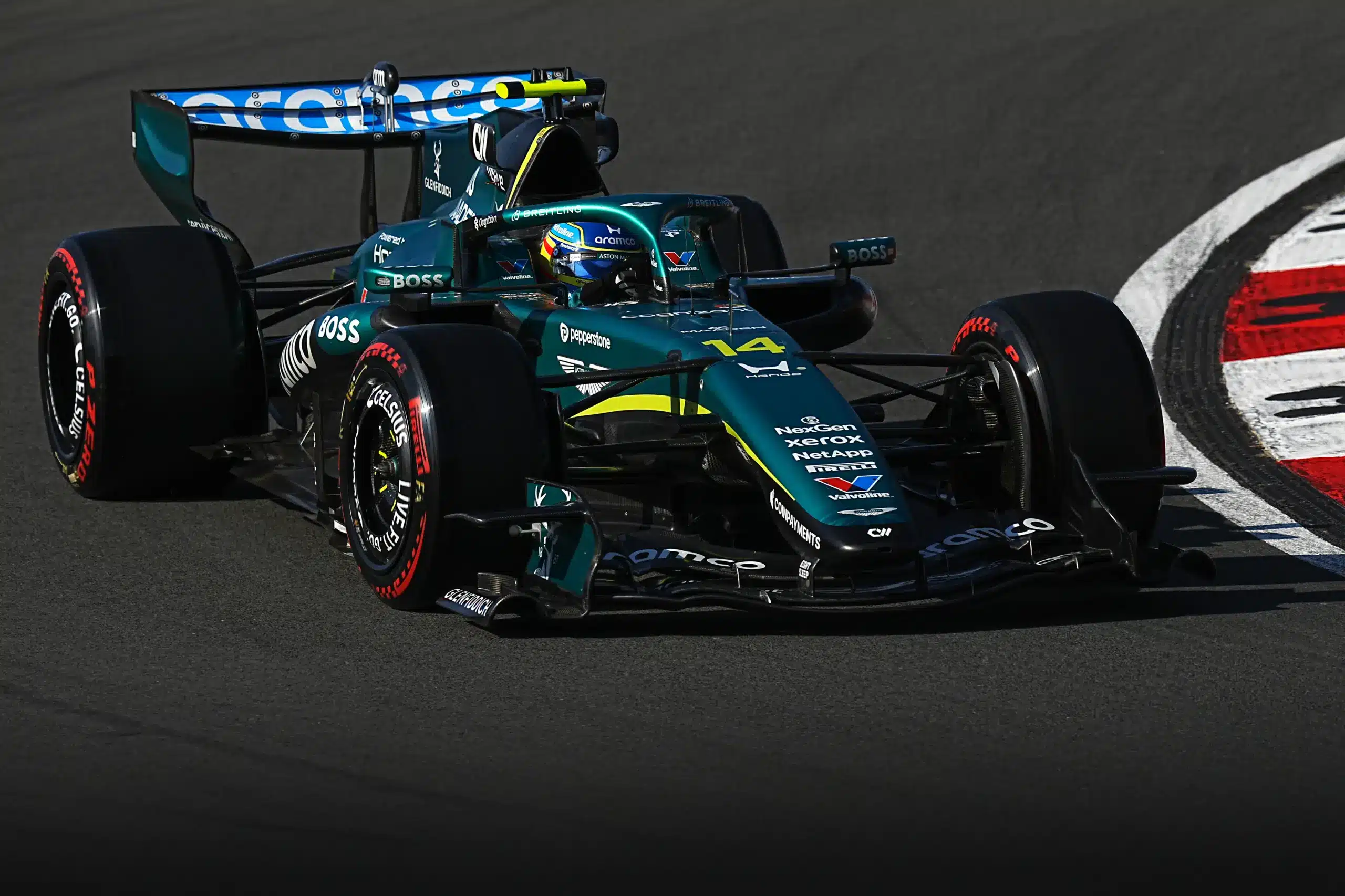 Videó: Alonso nem bírta fogni a kormányt, saját döntéséből adta fel a Kínai Nagydíjat