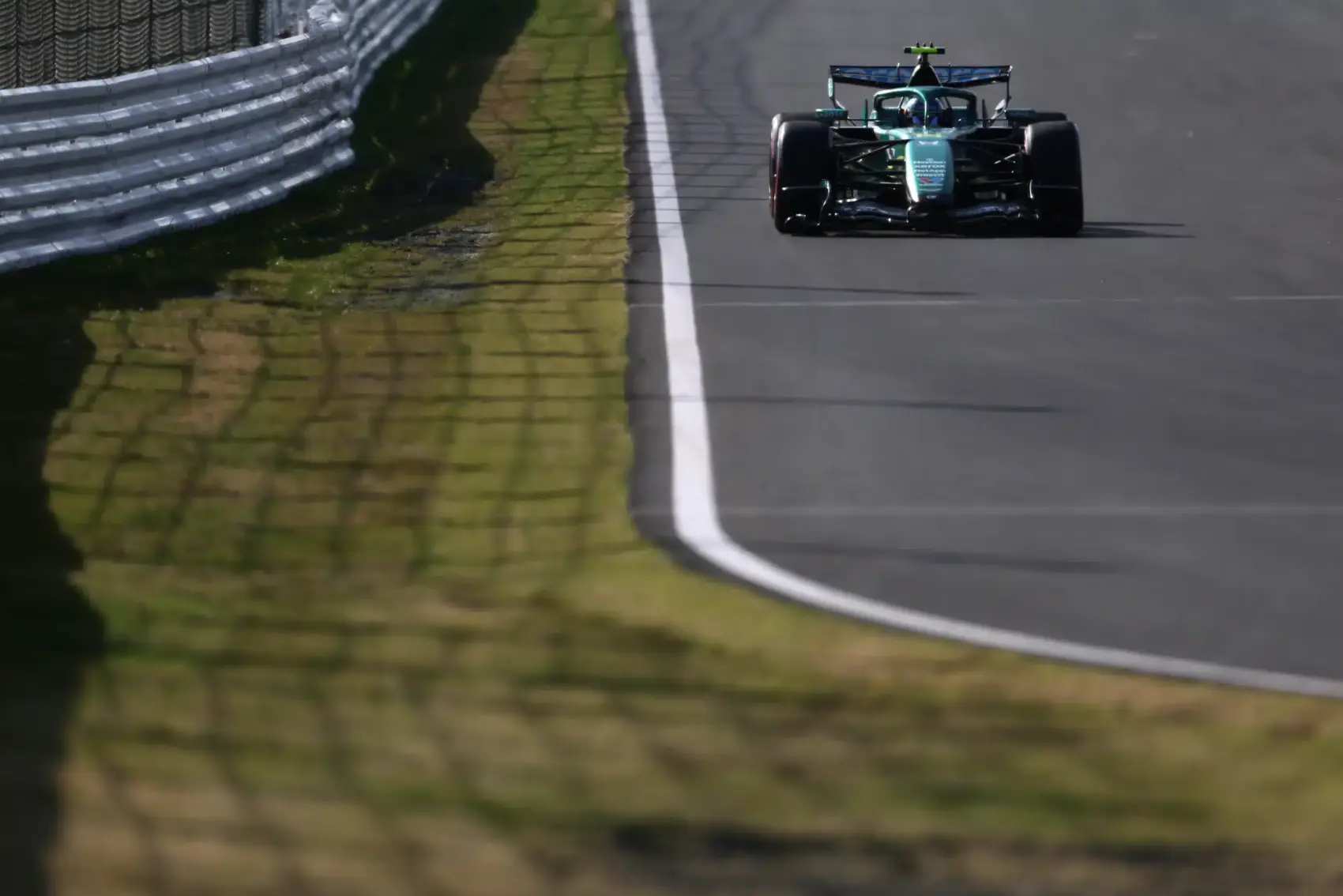 Ne kattints ide, ha nem akarsz szomorkodni, mivé silányították az F1 egyik legpompásabb kanyarját (videó)