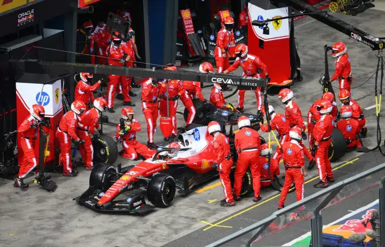 Nincs fék a Ferrari-paródia vonatán, az F1-es szervezők is poénkodtak a híres mondattal