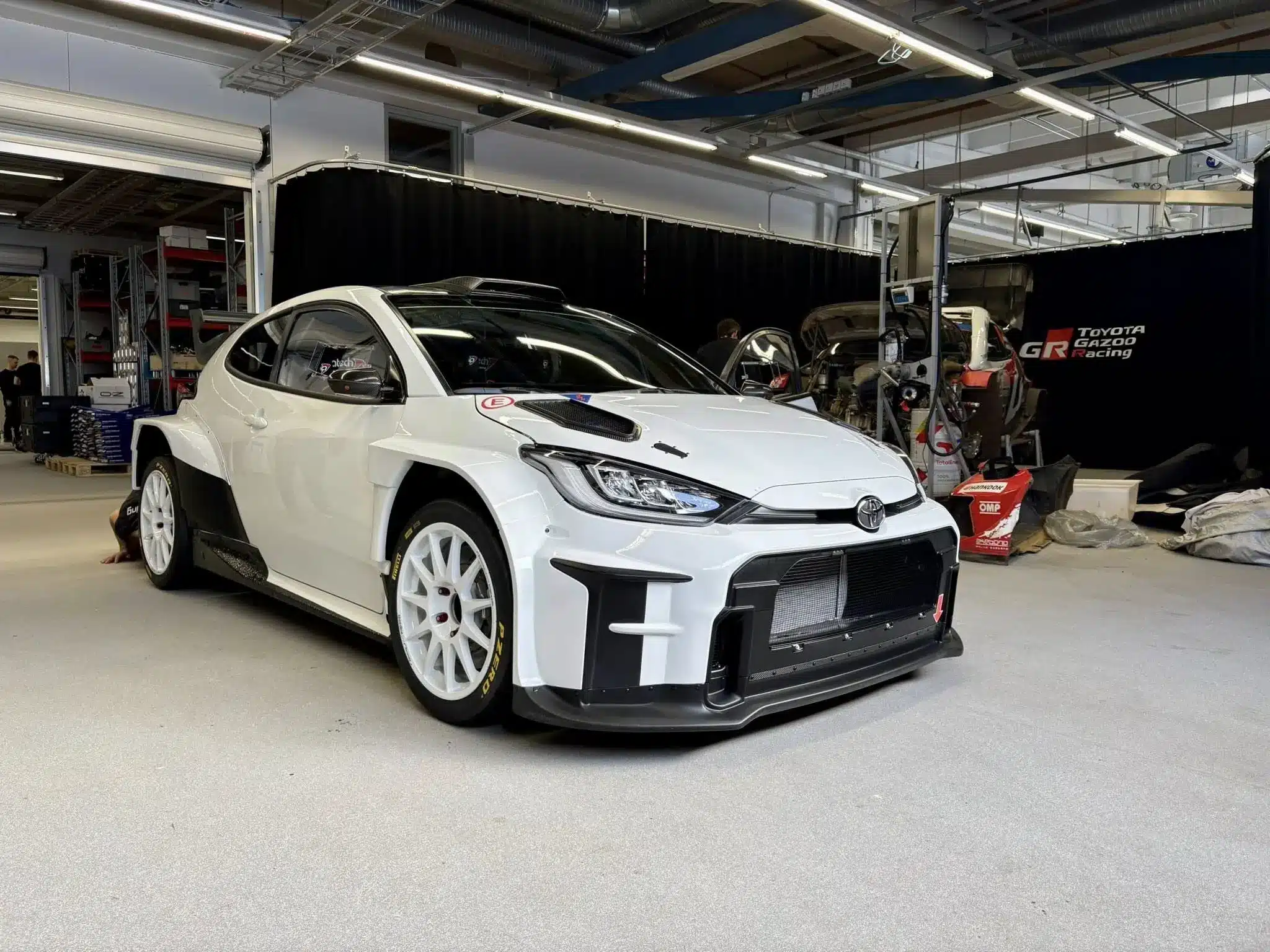 Gyári Rally2-es Toyotát hoz Magyarországra a HRT Racing