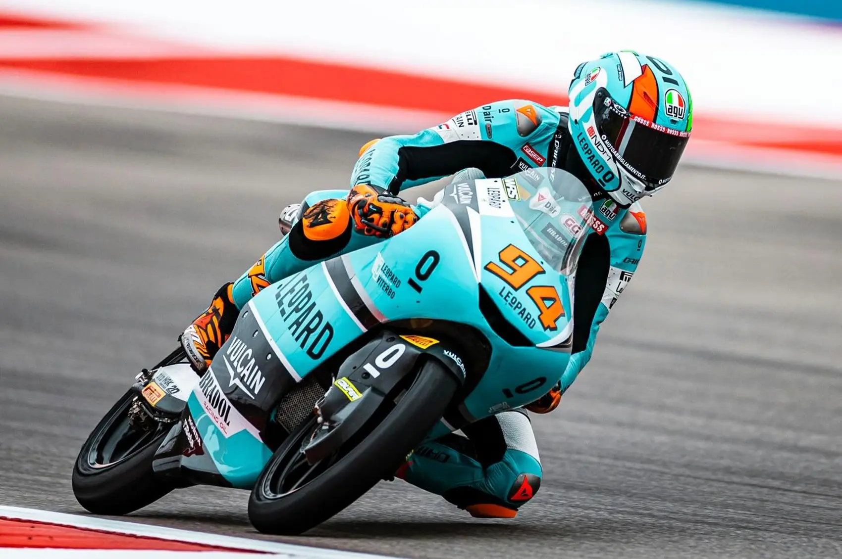 A KTM-pilóták kitoltak egymással, Pini utolsó kanyaros előzéssel nyert először a Moto3-ban