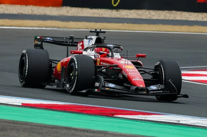 Leclerc apró hibája bizonyítja, hogy az F1-es versenyzők idén már csak utasok a saját autójukban