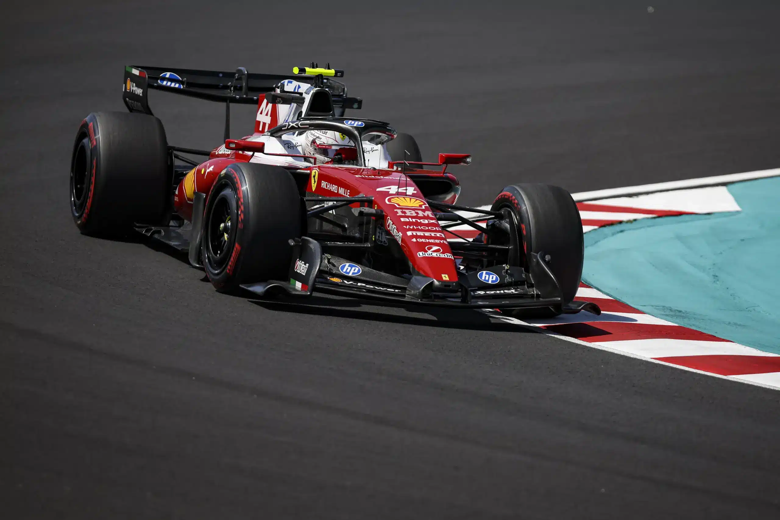 Kész, eltűntek a gyors kanyarok a világ egyik legjobb pályájáról, ez már Hamiltonnak is sok