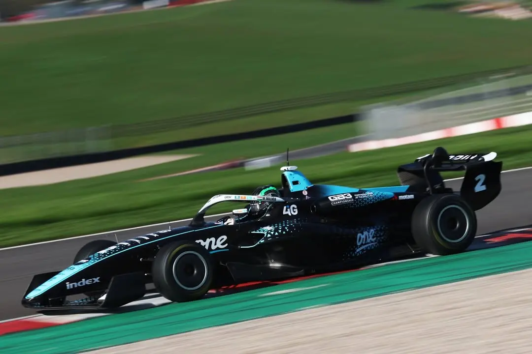 Molnár Martin pályacsúccsal kezdett, repkedtek a jobbnál jobb köridők Silverstone-ban