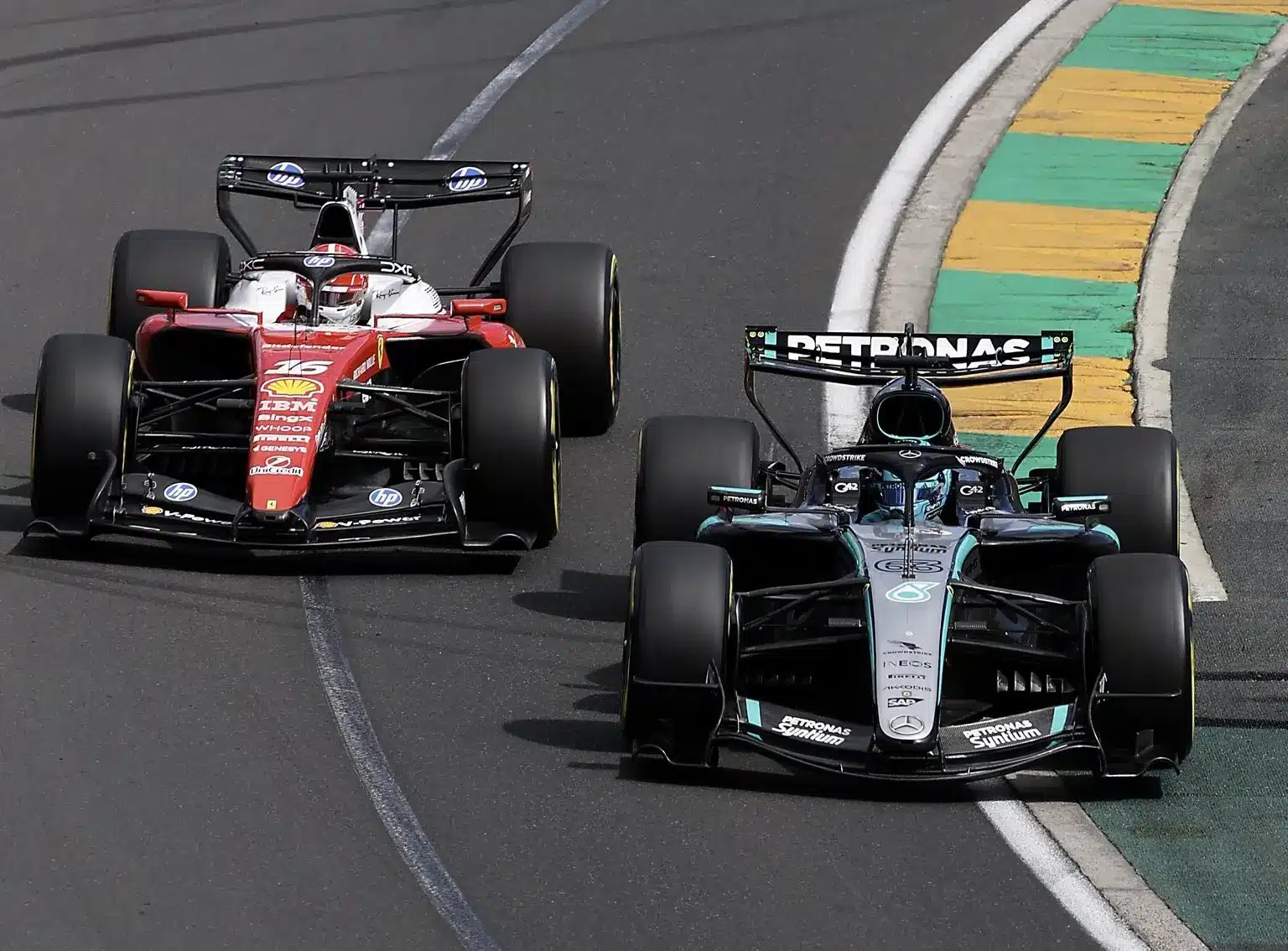 Russell nyerte az F1-es szezonnyitót: a Mercedes mindent vitt, csak a Ferrari került a közelükbe