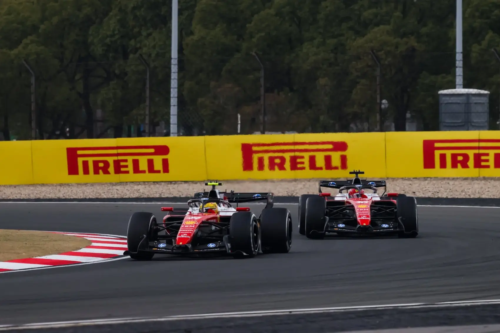 Hamilton, Leclerc, Ferrari