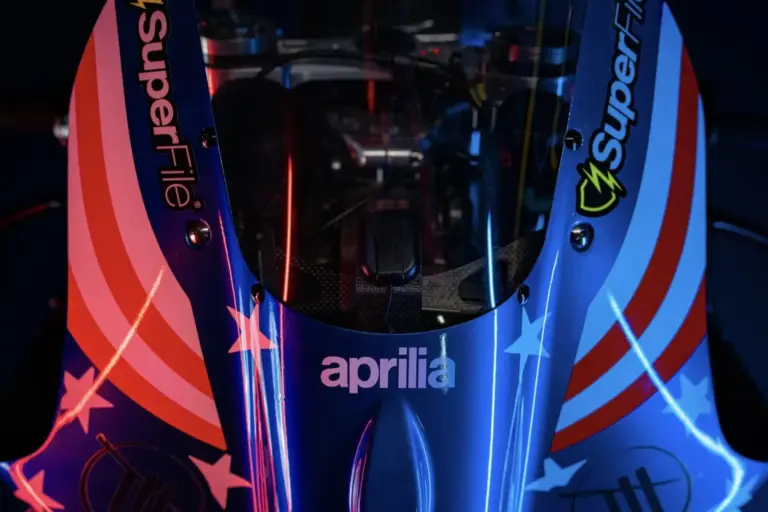 Amerikai színekbe „öltözteti” motorját hazai futamaira a Trackhouse (képek, videók)