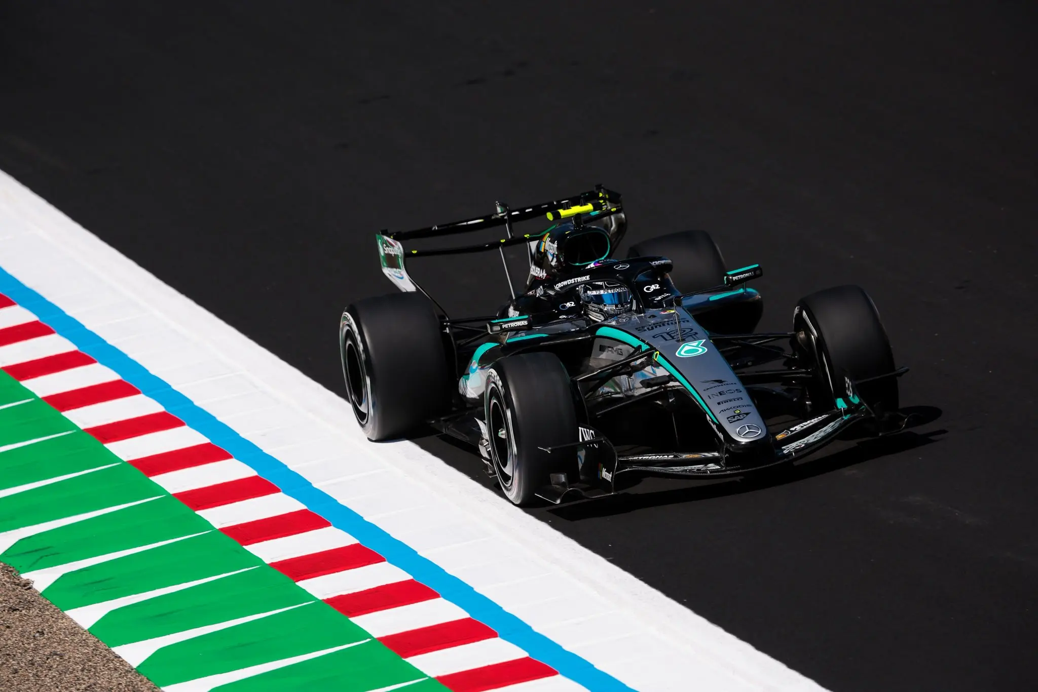 Antonelli szerencsés győzelmet szerzett és új rekordot állított be a Japán Nagydíjon