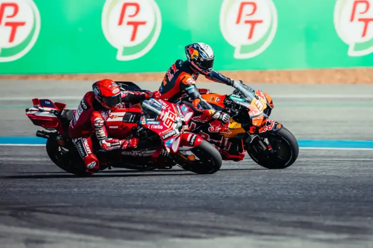 MotoGP, Marc Márquez, Ducati, Pedro Acosta, KTM, Thai Nagydíj 2026, szombat