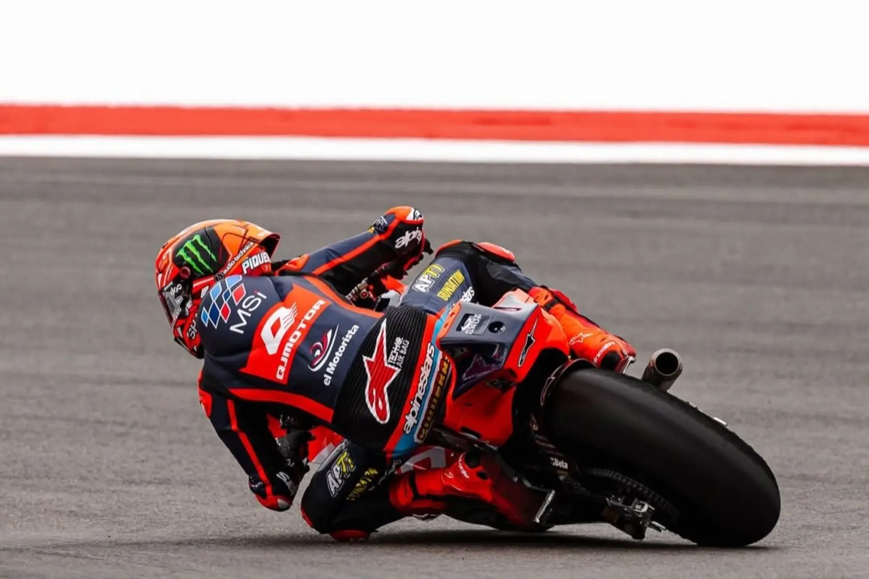 Súlyos sérülést szenvedett Piqueras, versenyzői hiba váltotta ki a Moto2-es tömegbalesetet