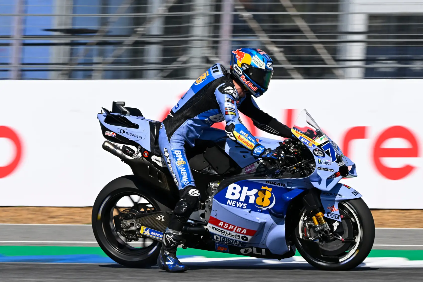 Hiába az árulkodónak tűnő képek, Álex Márquez nem jutott bátyja sorsára