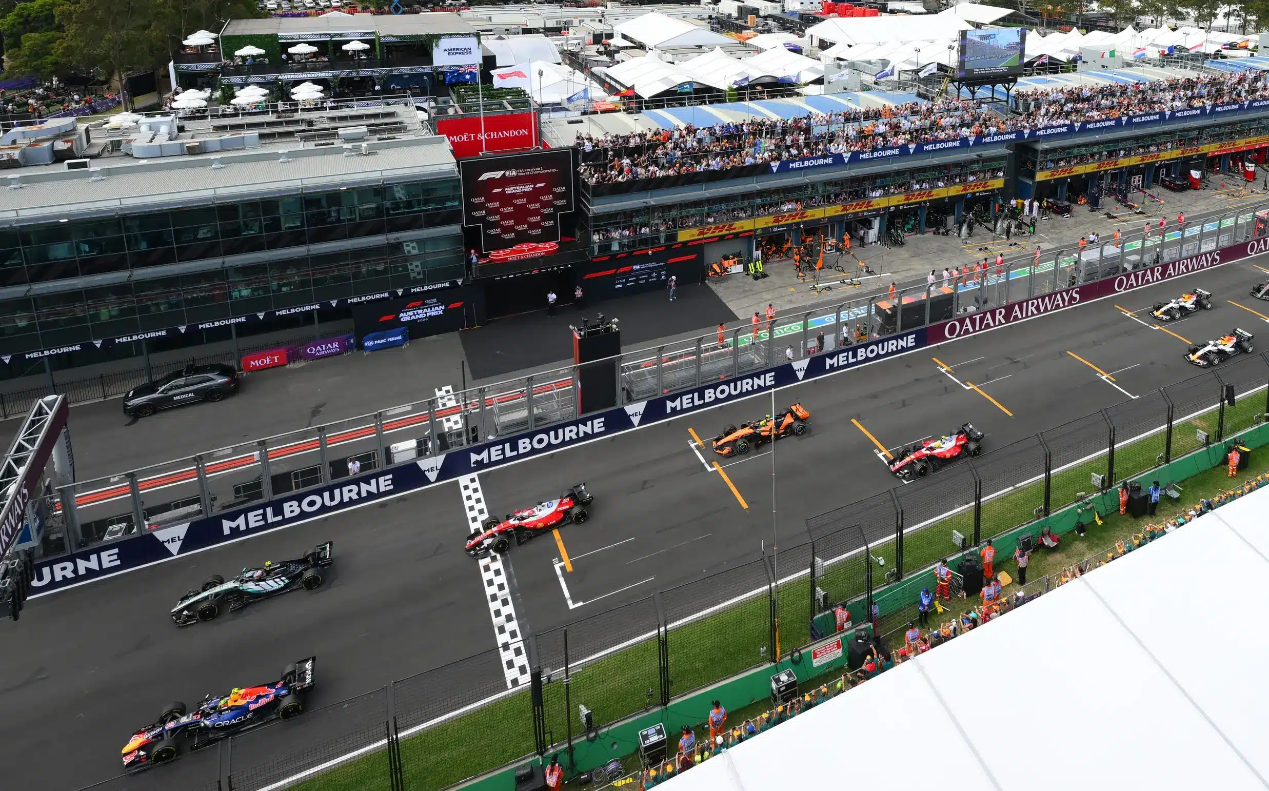 Visszatértek az F1-be a 80-as évek rajtjainak izgalmai, és a versenyzők szerint ez így nem mehet tovább