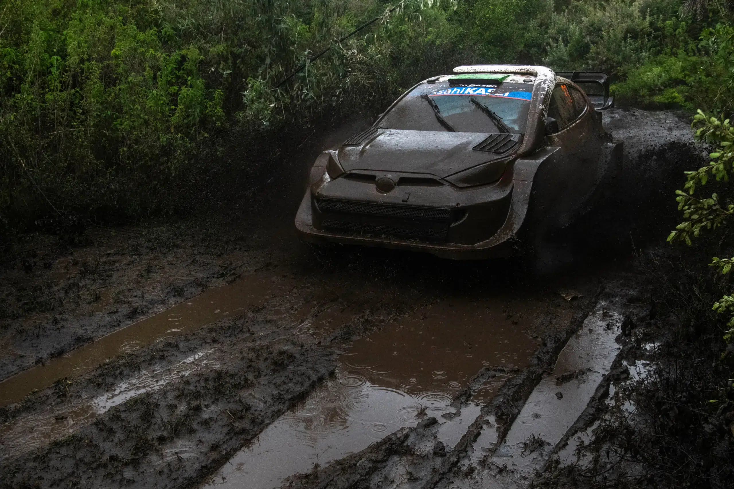 A WRC-mezőny felháborodott, az FIA az utolsó pillanatban módosított a kenyai pályákon