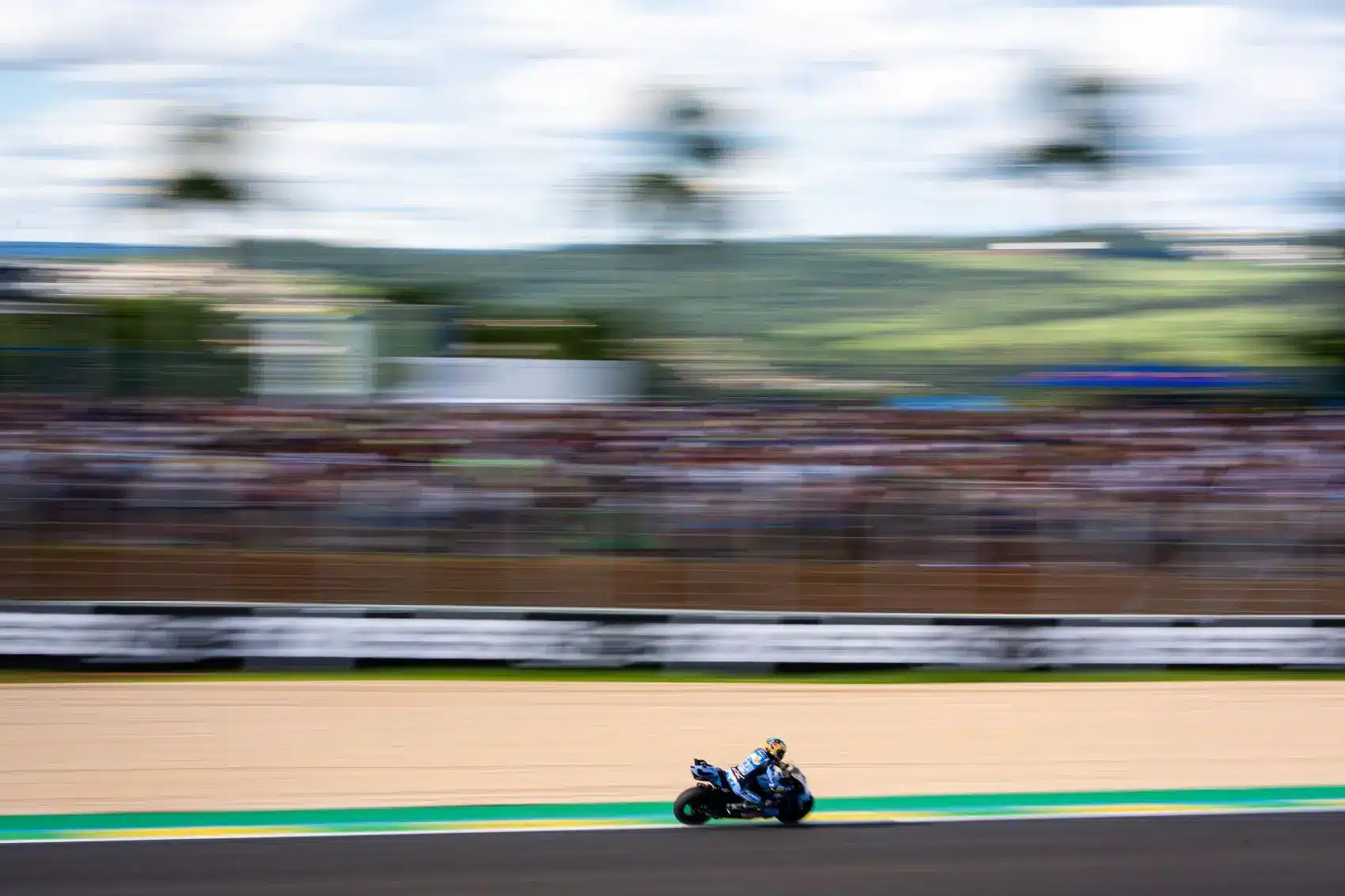 Állítólagos gyártóváltás árnyékában mutatott be új külsőt a Gresini (képek)