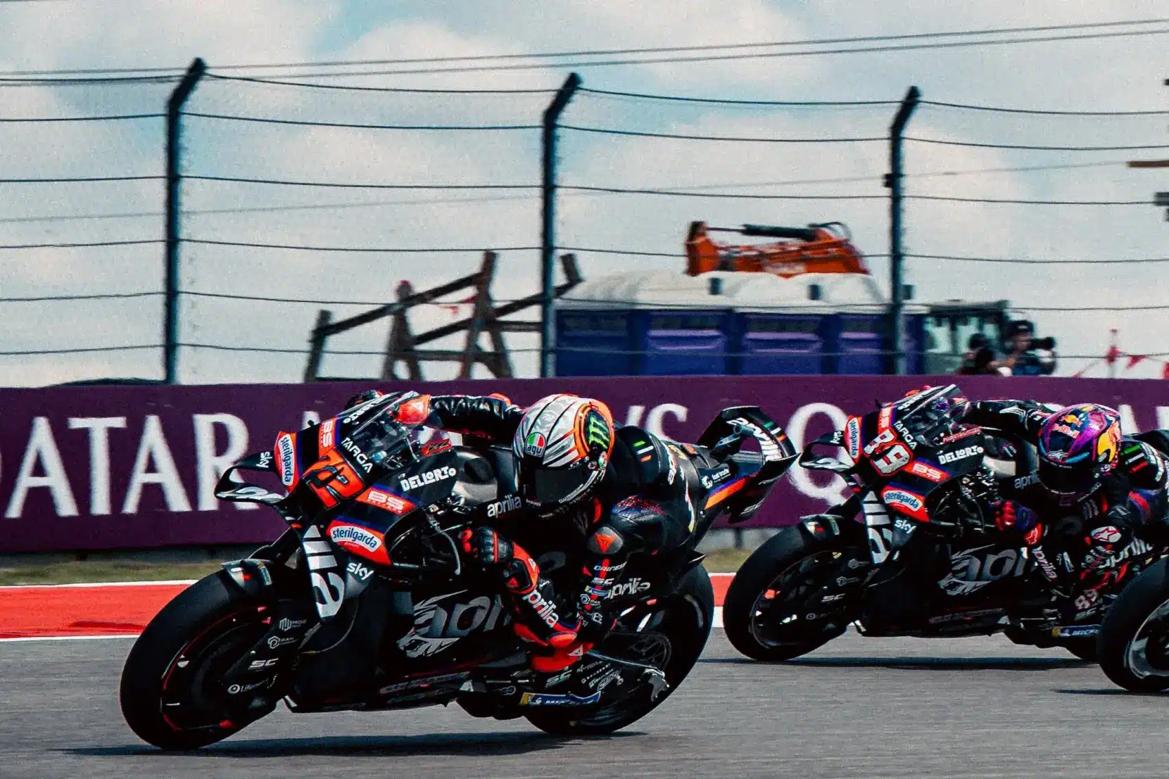 „Meghűlt bennünk a vér” – Bezzecchiért és Martínért aggódtak az Apriliánál a drámai hiba után