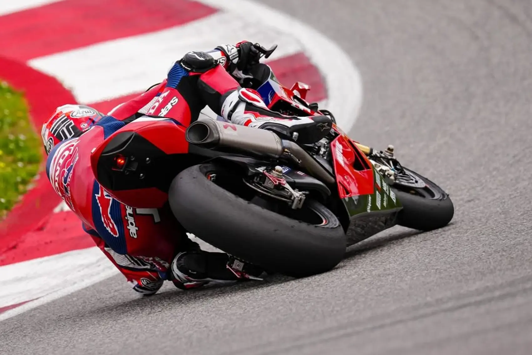 A visszatérő legendával és a felépült újonccal áll ki a Honda a portimãói Superbike-vb-fordulóra