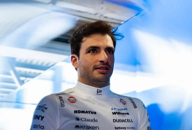 „Csak azért vagy 14., mert azt hiszed, hogy 14. vagy” – Sainz randizási tanácsadónak állt