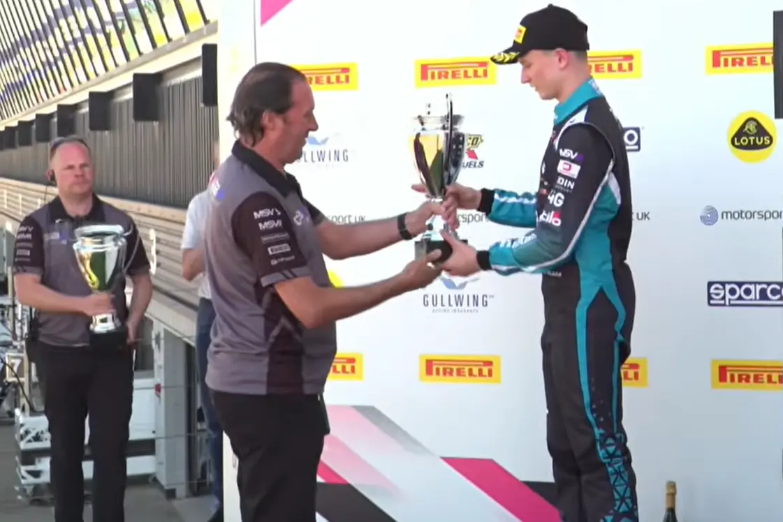 Molnár Martin kiváló rajt után élre állt, végül második lett a brit F3 nyitányán